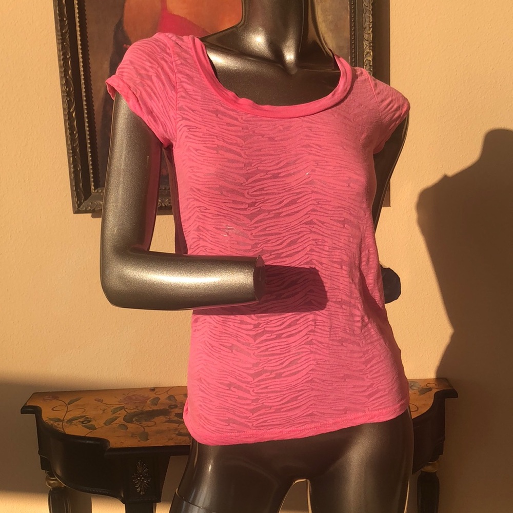 Brand new hot pink tee shirt 💗